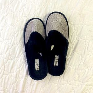 Black sparkled flip flops